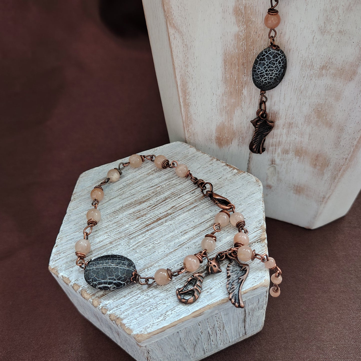Parure "Abbraccio Eterno" – Collana, Bracciale e Orecchini in Pietra di Luna e Agata Smerigliata Rif. 25/41 1/2/3