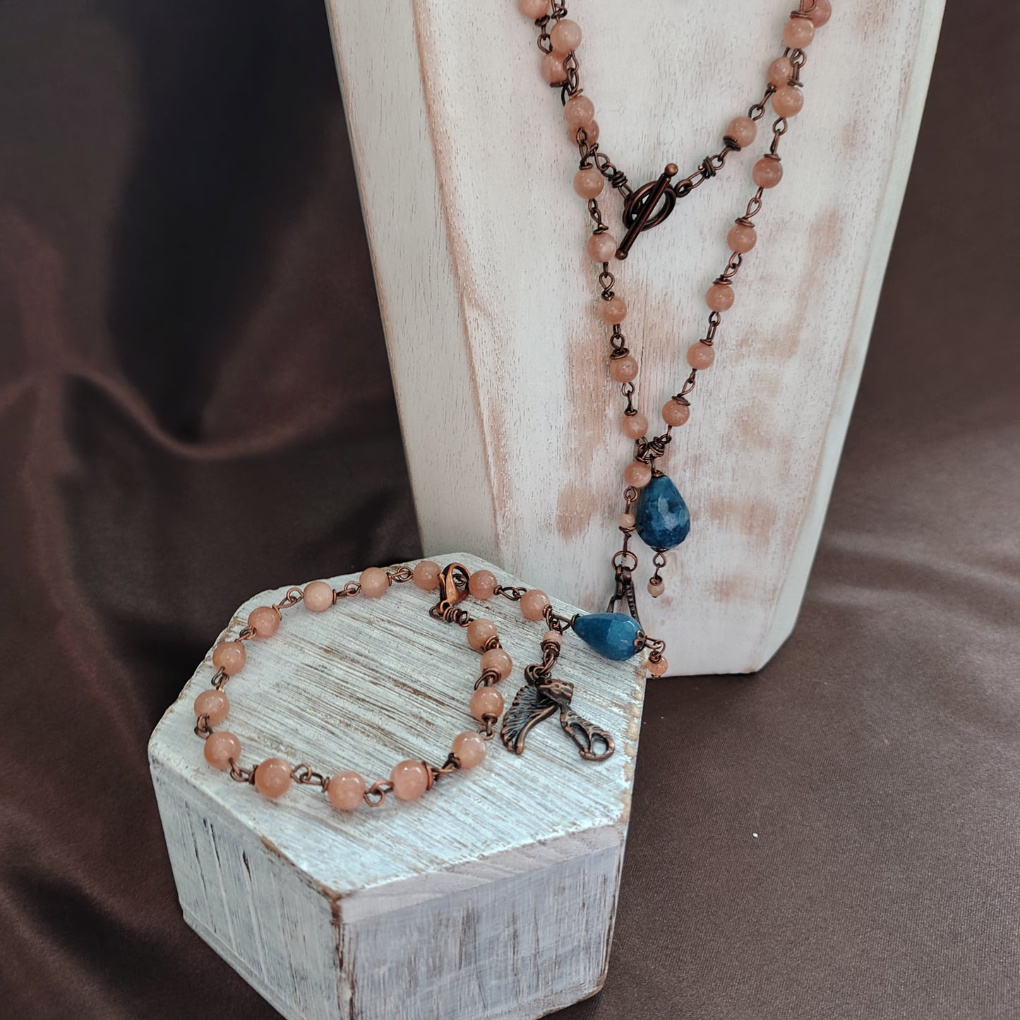 Parure in Pietra di Luna e Giada Turchese – Gioielli Naturali per Serenità, Amore e Legami Eterni– Rif. 2025/44 1/2/3
