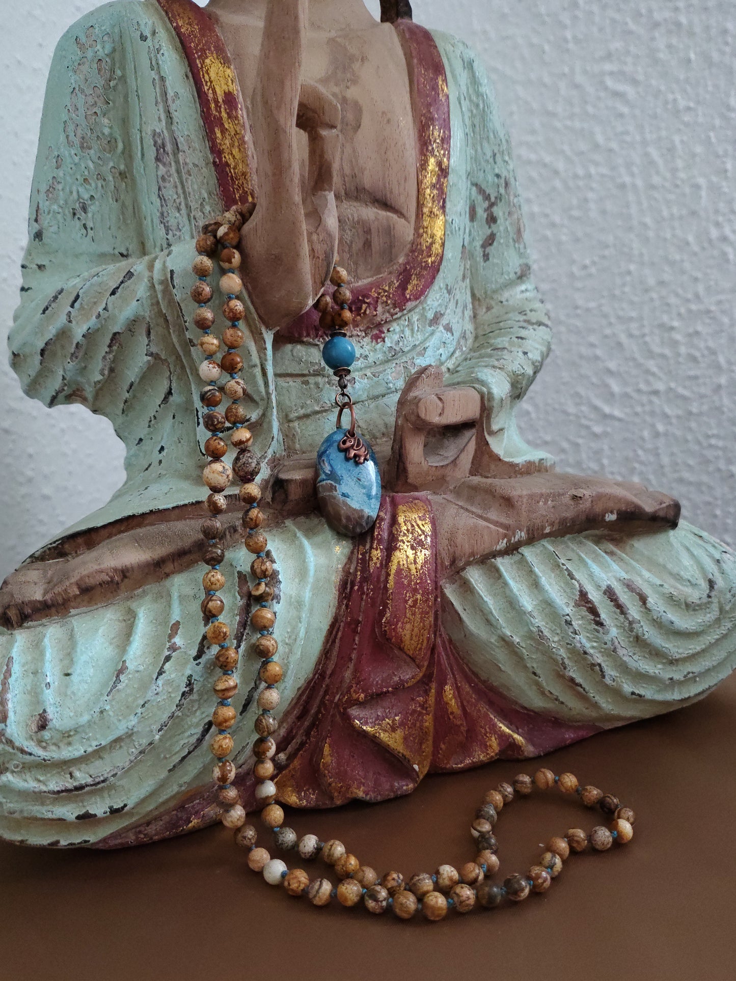 Japamala in pietra paesina – Visione, radicamento e connessione (pezzo unico, numerato).