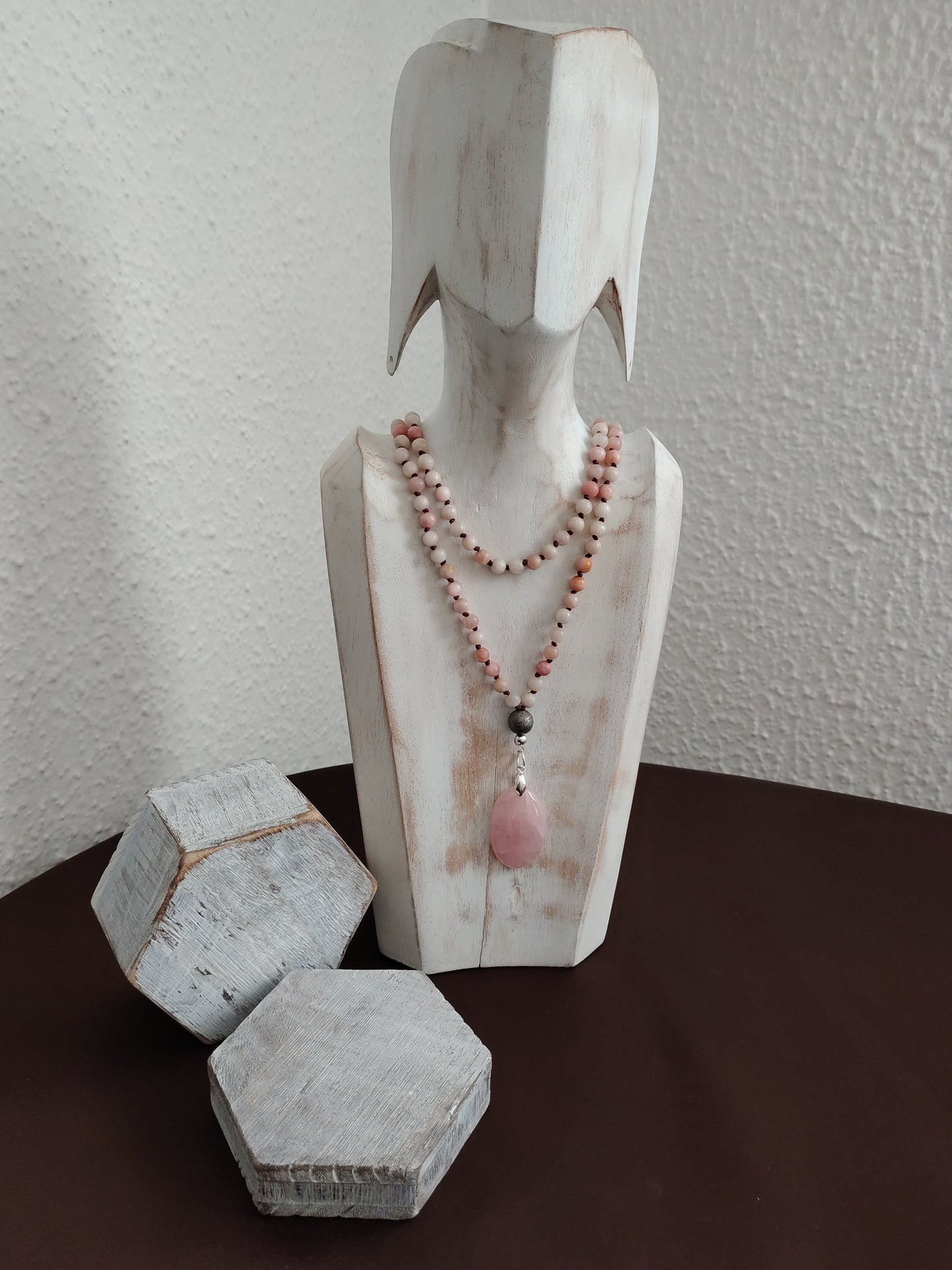 Japamala in opale andino rosa e quarzo rosa – Dolcezza, compassione e rinascita (pezzo unico numerato)