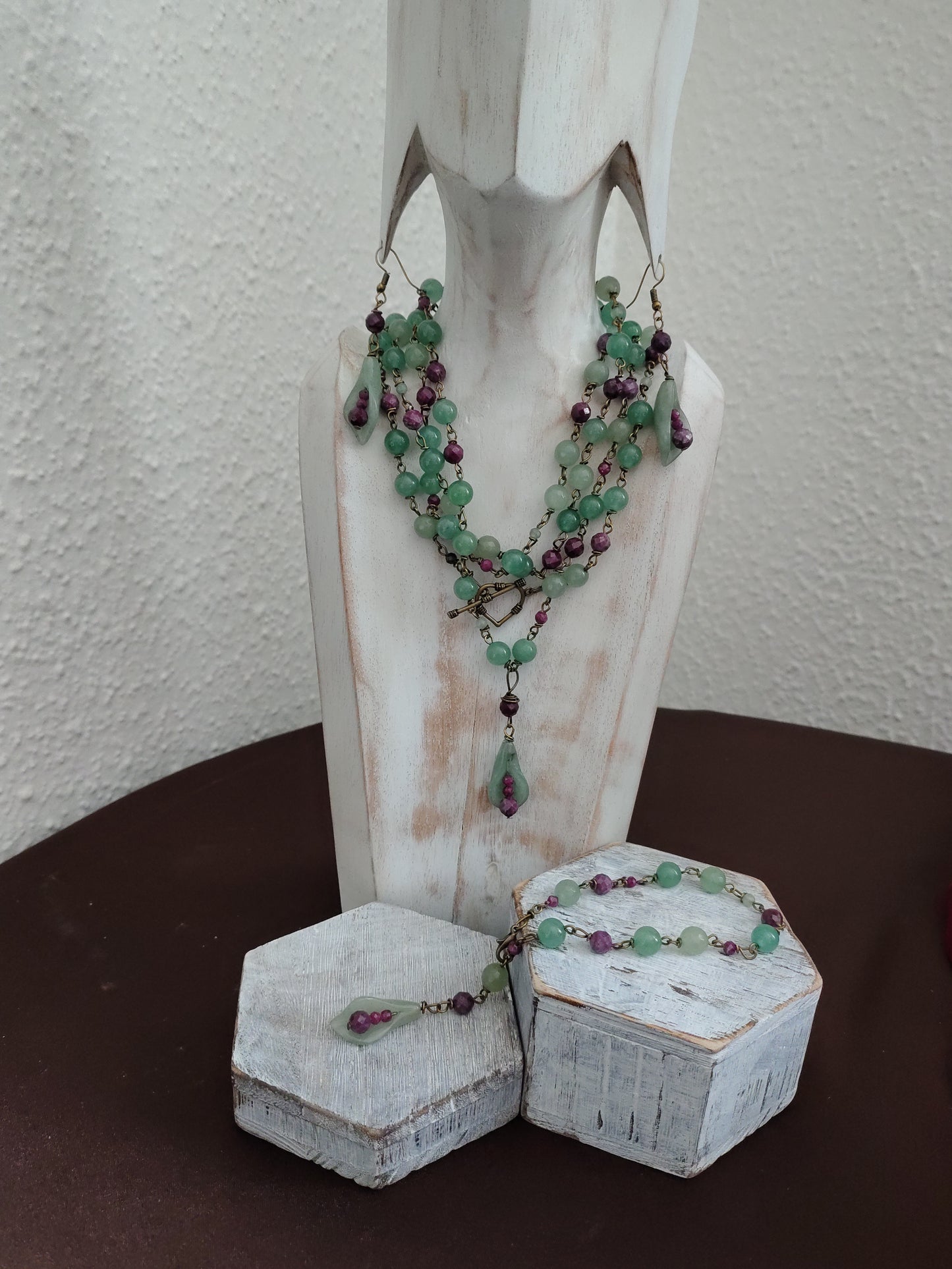 Parure in Avventurina Verde e Rubino – Gioielli Naturali per Energia, Benessere e Armonia"- Rif.2025/35 1/2/3