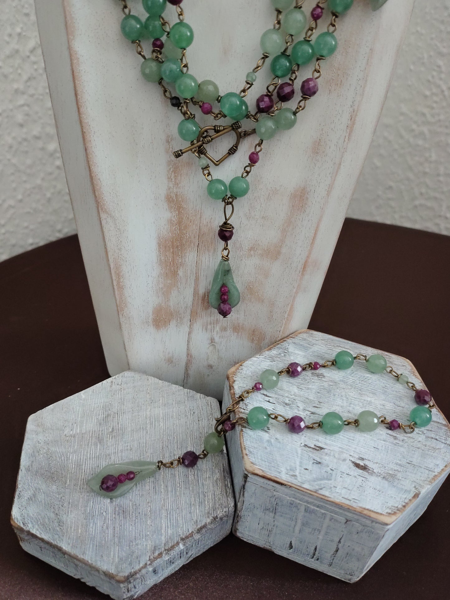 Parure in Avventurina Verde e Rubino – Gioielli Naturali per Energia, Benessere e Armonia"- Rif.2025/35 1/2/3