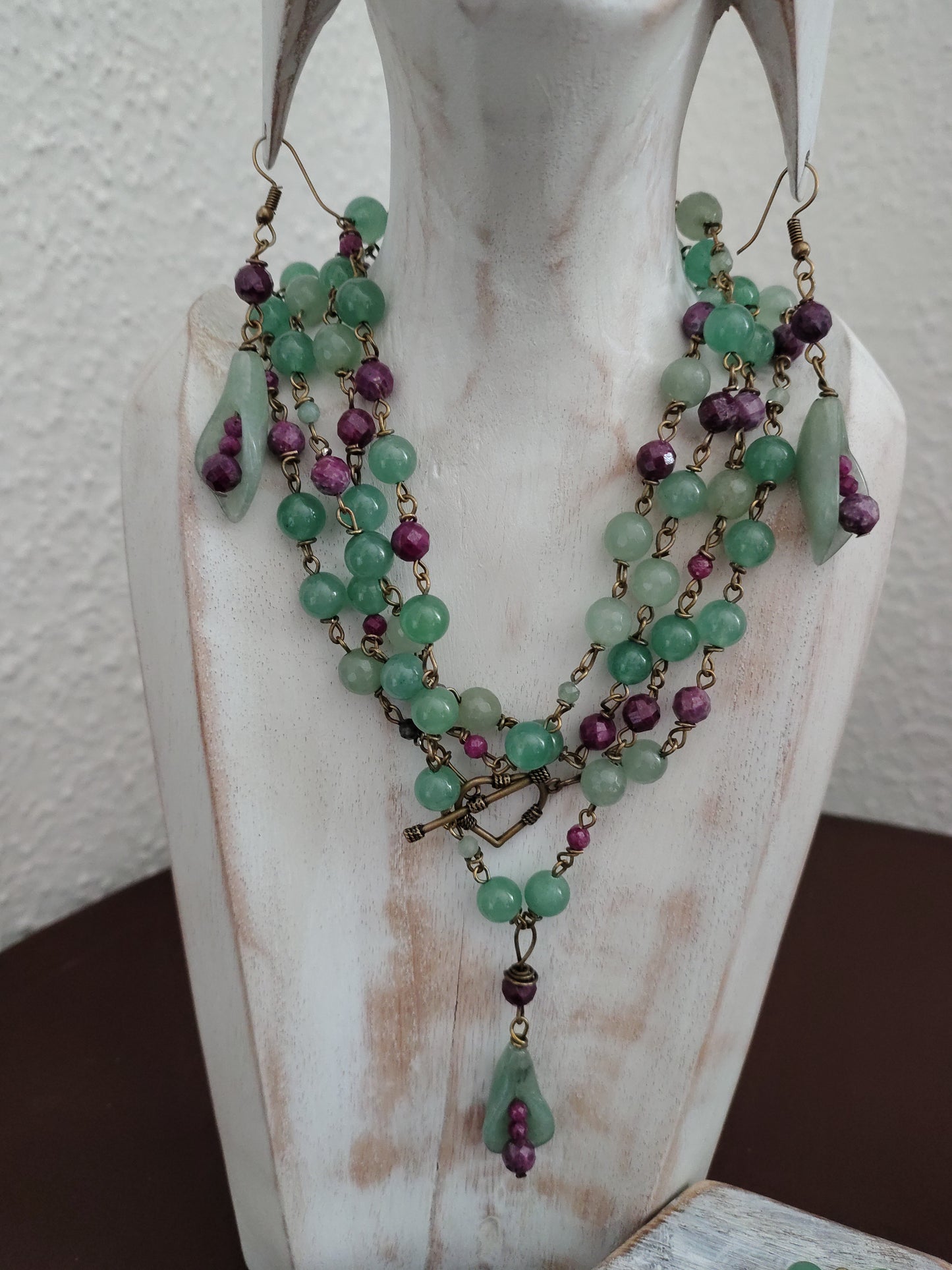 Parure in Avventurina Verde e Rubino – Gioielli Naturali per Energia, Benessere e Armonia"- Rif.2025/35 1/2/3