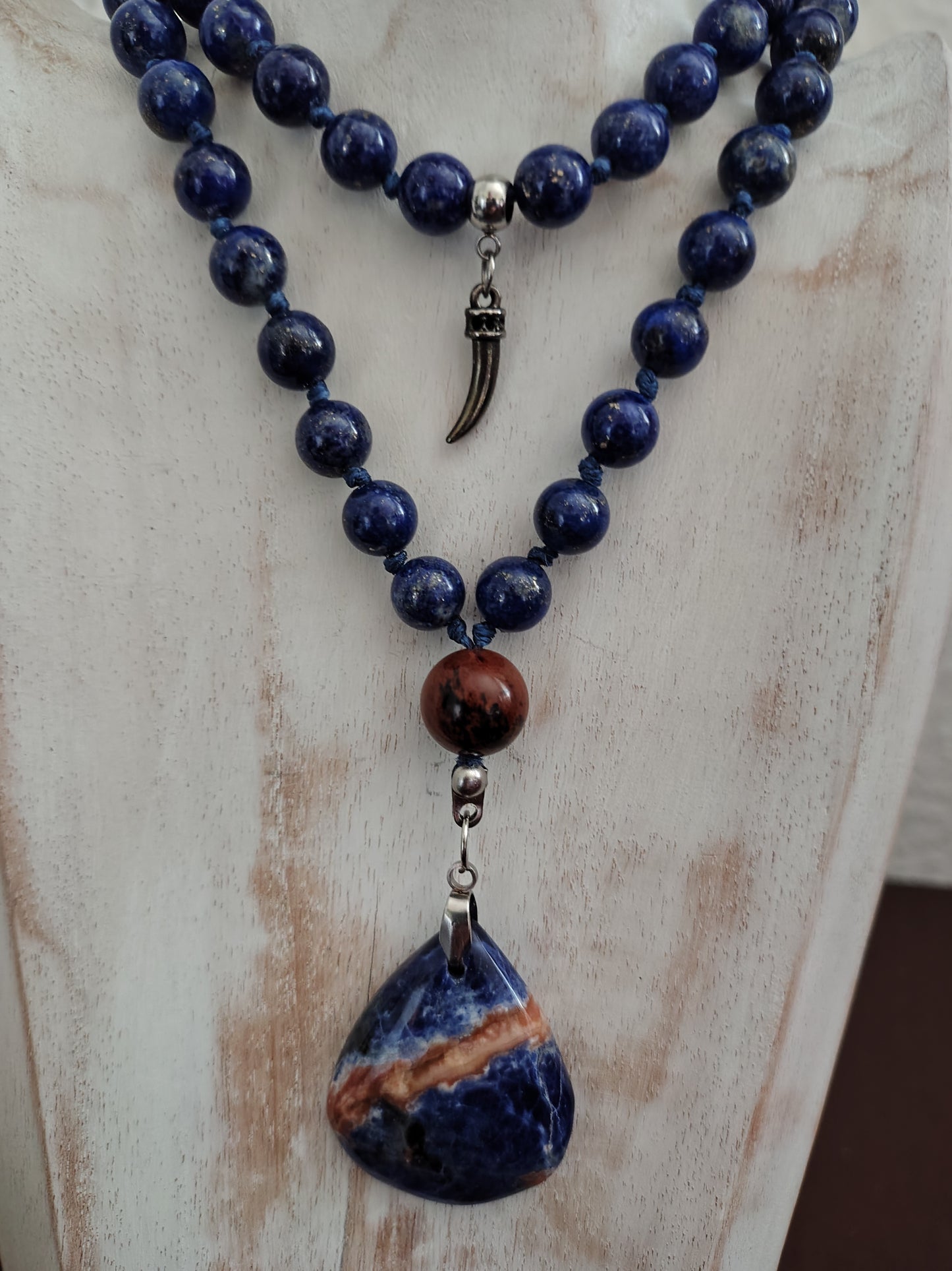 Japamala in Lapislazzuli, Ossidiana e Sodalite – Meditazione, Protezione e Intuizione