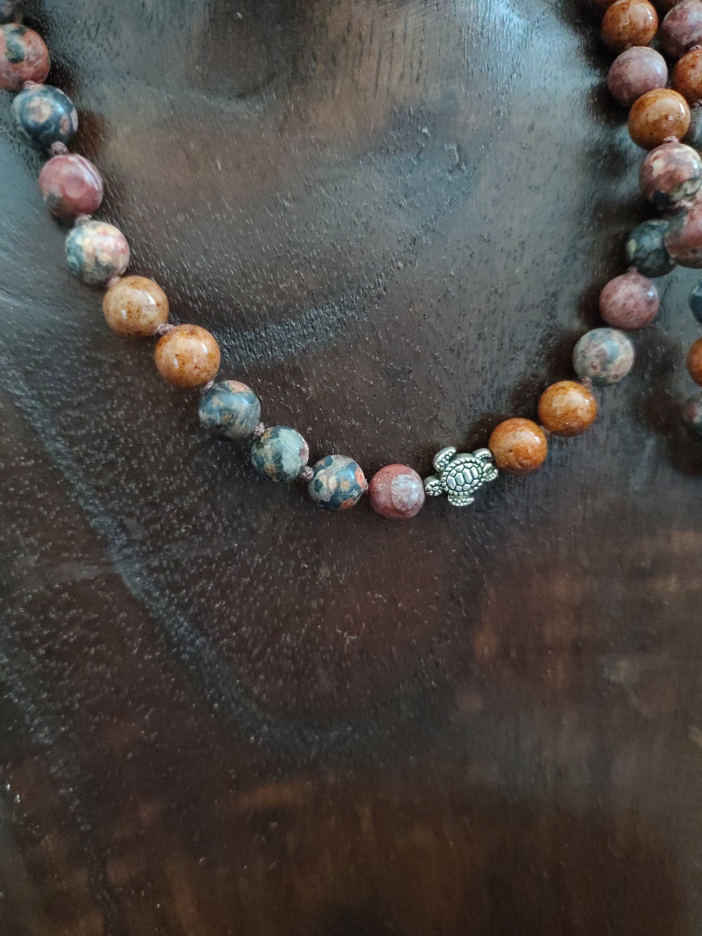 Japamala in Pietre Naturali – Legno Fossile, Pelle di Leopardo e Pietra di Luna Arcobaleno - trasformazione, intuizione, rinnovamento ( pezzo unico, numerato)