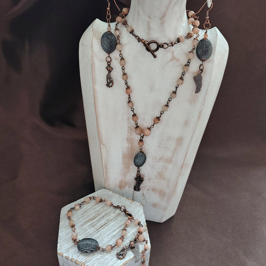 Parure "Abbraccio Eterno" – Collana, Bracciale e Orecchini in Pietra di Luna e Agata Smerigliata Rif. 25/41 1/2/3