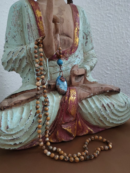 Japamala in pietra paesina – Visione, radicamento e connessione (pezzo unico, numerato).