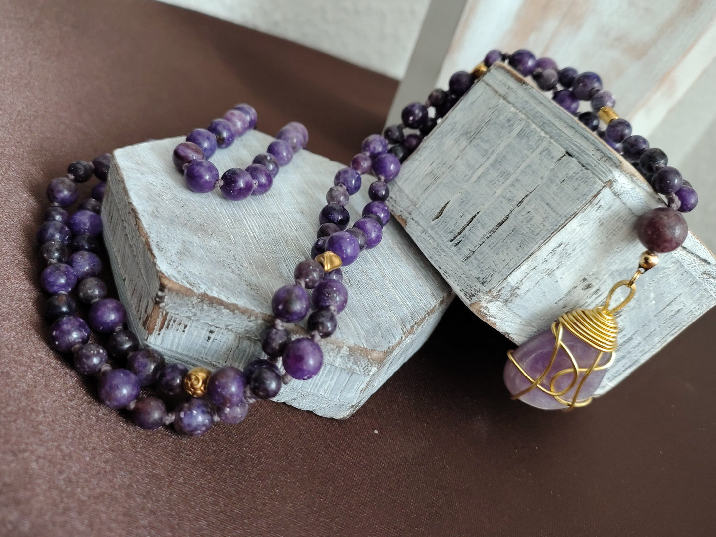 Japamala in Lepidolite – Serenità, Trasformazione e Guarigione Interiore (pezzo unico e numerato)